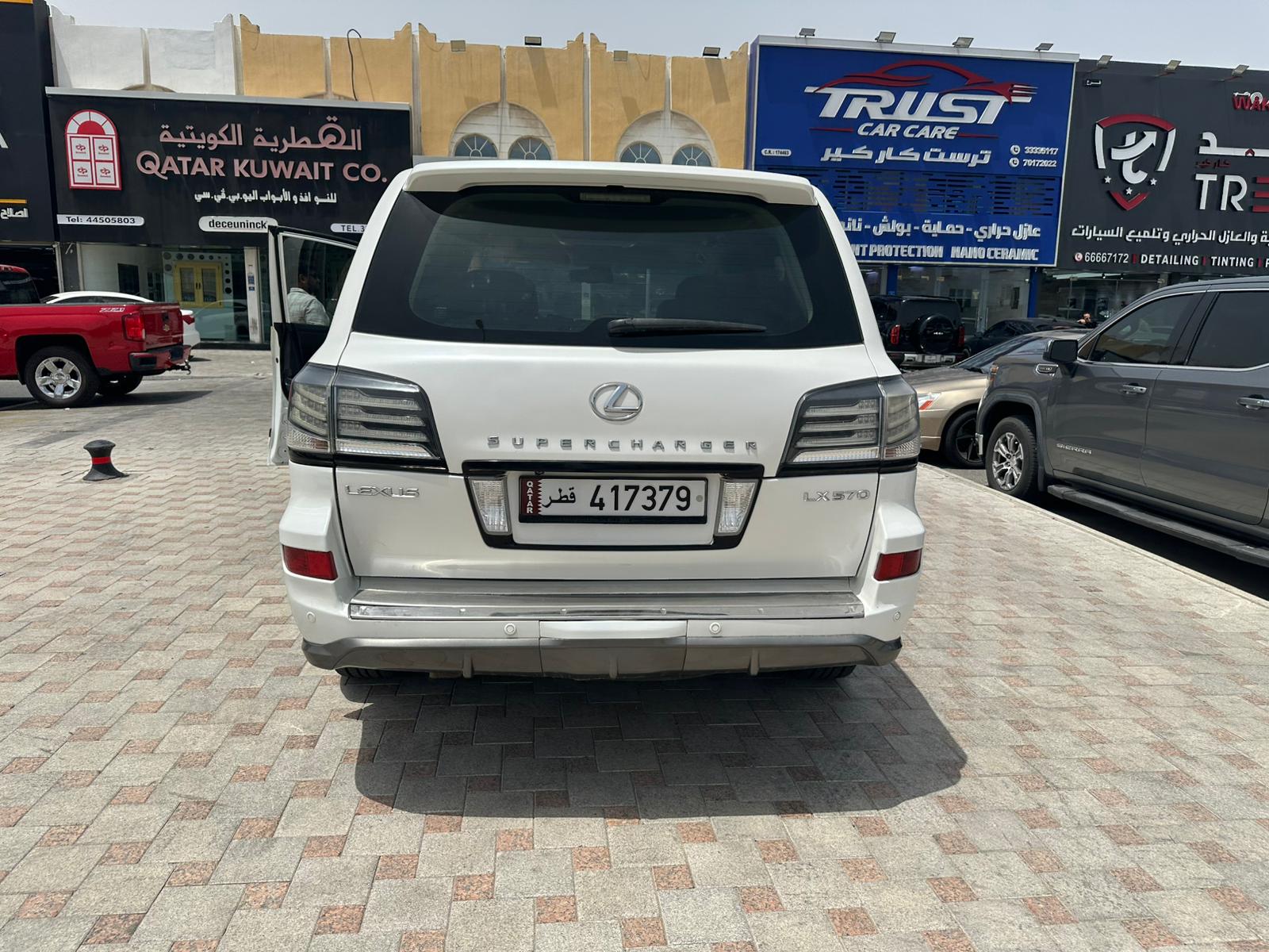 Lexus LX 570 2011 - Image 4