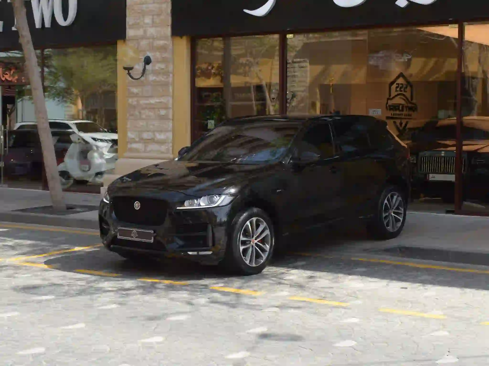 Jaguar F-PACE 2020 - Image 2