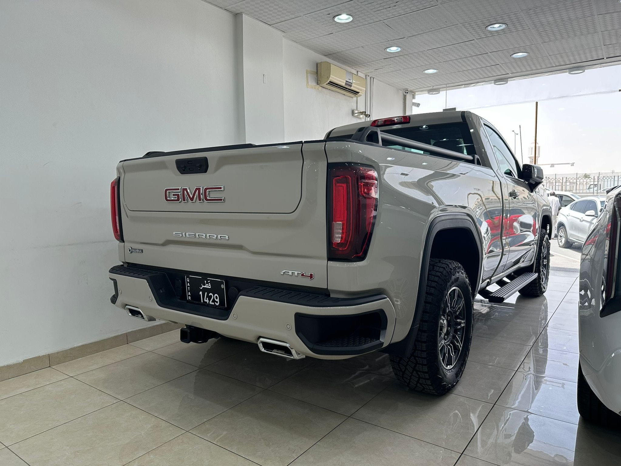 GMC Sierra AT4 2026 - Image 2