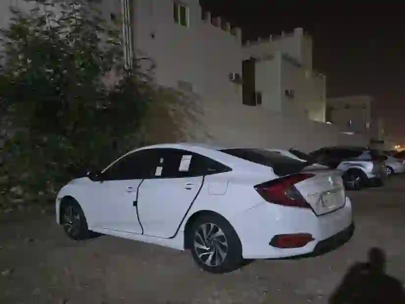 Honda Civic 2017 - Image 2