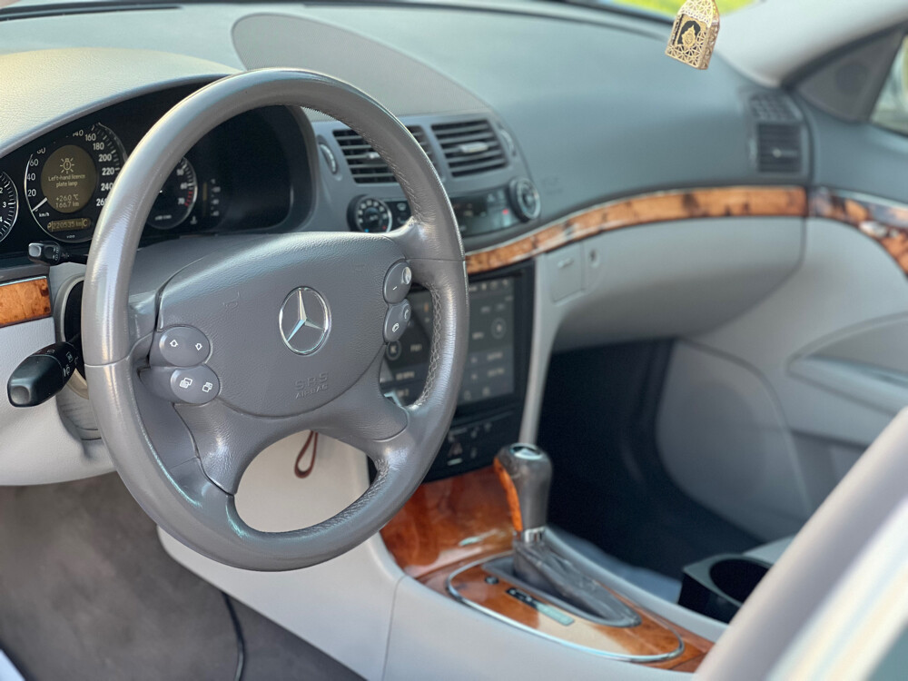 Mercedes-Benz E-Class Sedan 200 2007 - Image 4