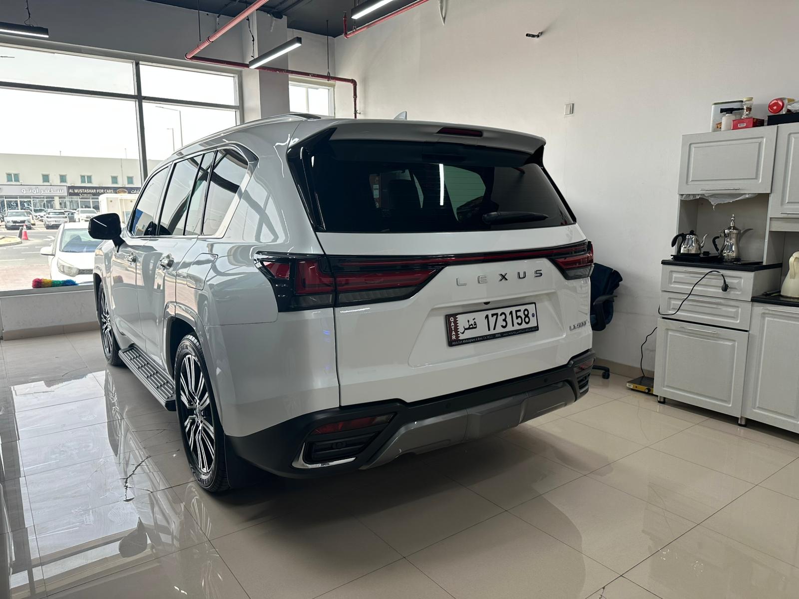 Lexus LX 600 Luxury  2024 - Image 2