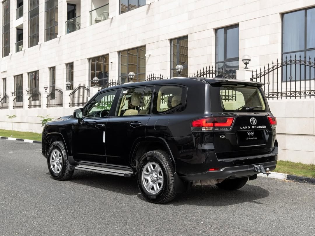 Toyota Land Cruiser GX 2025 - Image 2