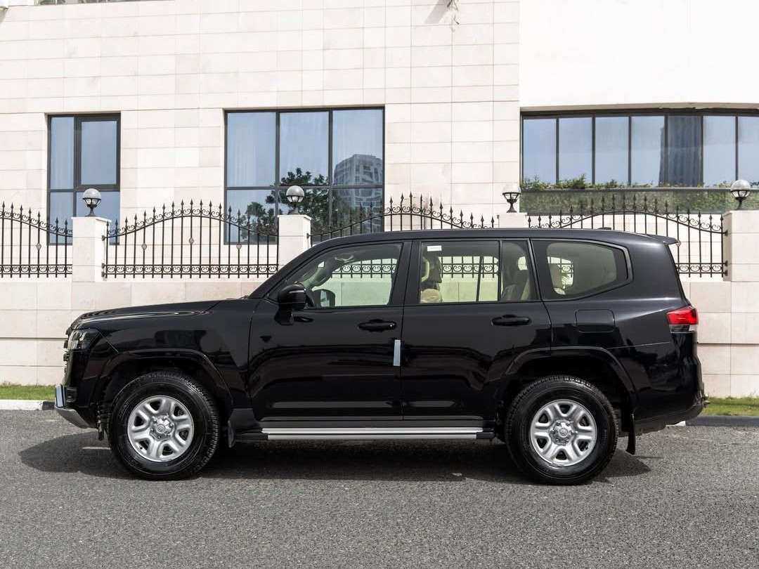 Toyota Land Cruiser GX 2025 - Image 3
