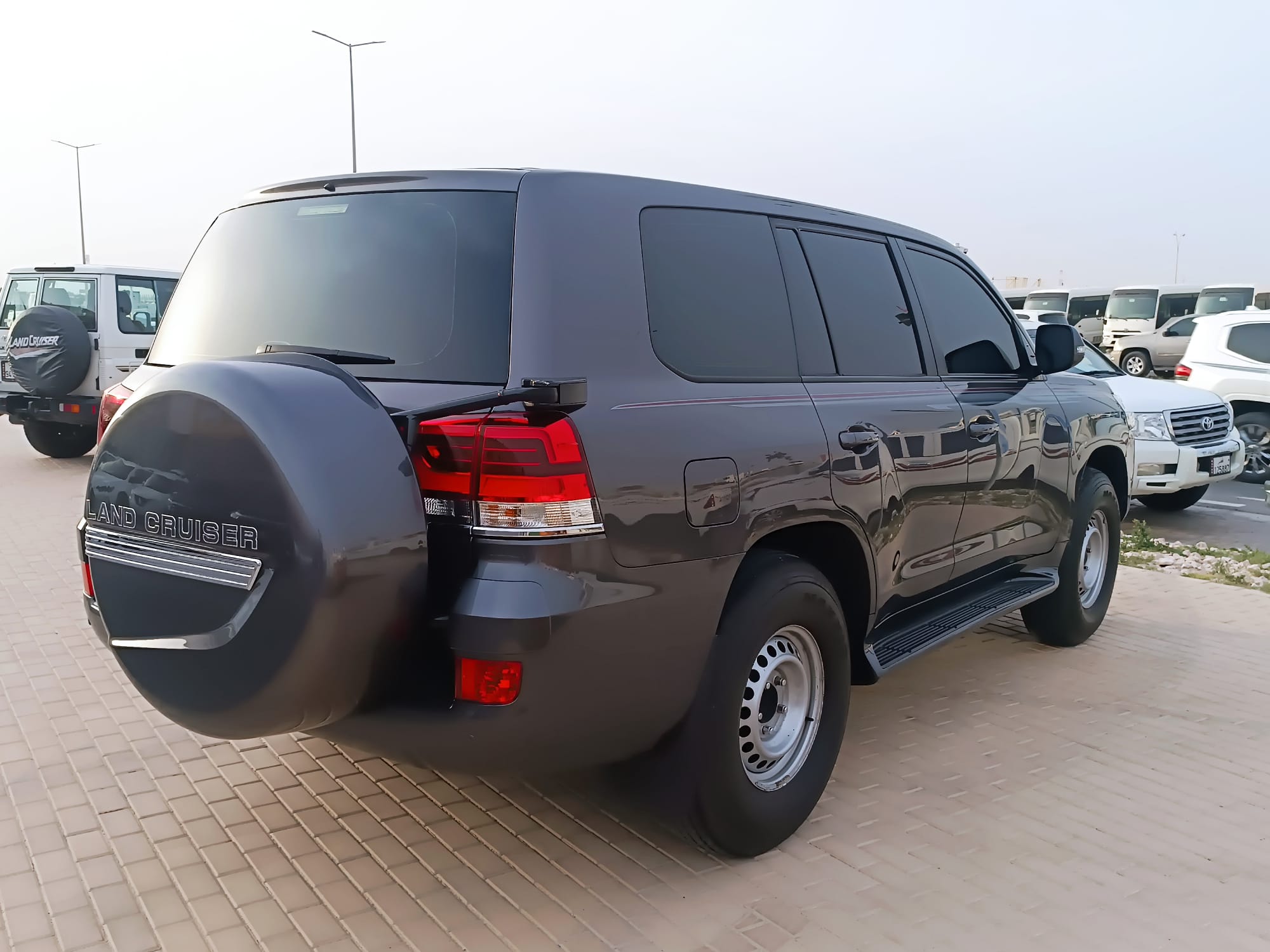 Toyota Land Cruiser GXR v6 2021 - Image 4