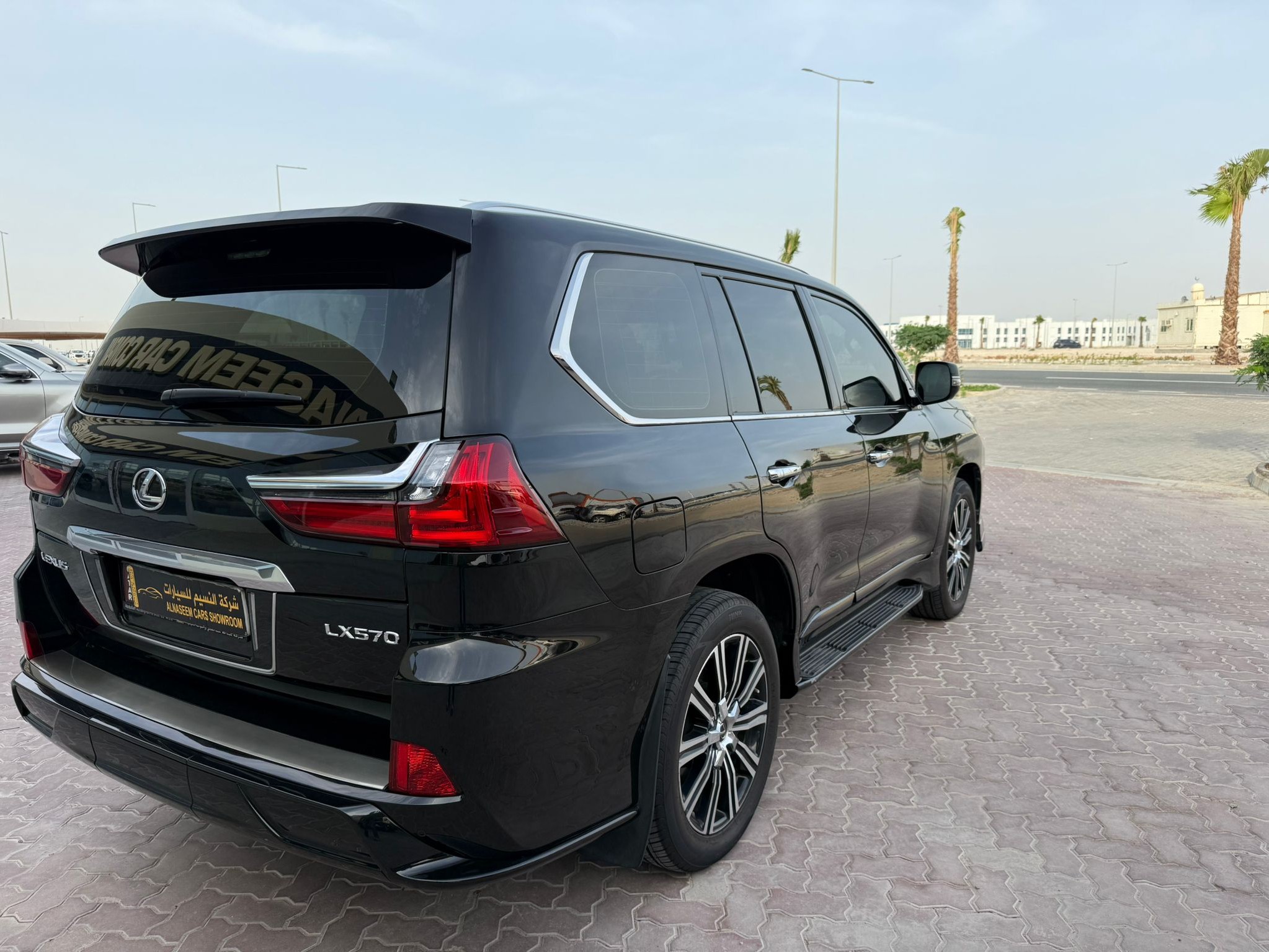Lexus LX 570 2021 - Image 4