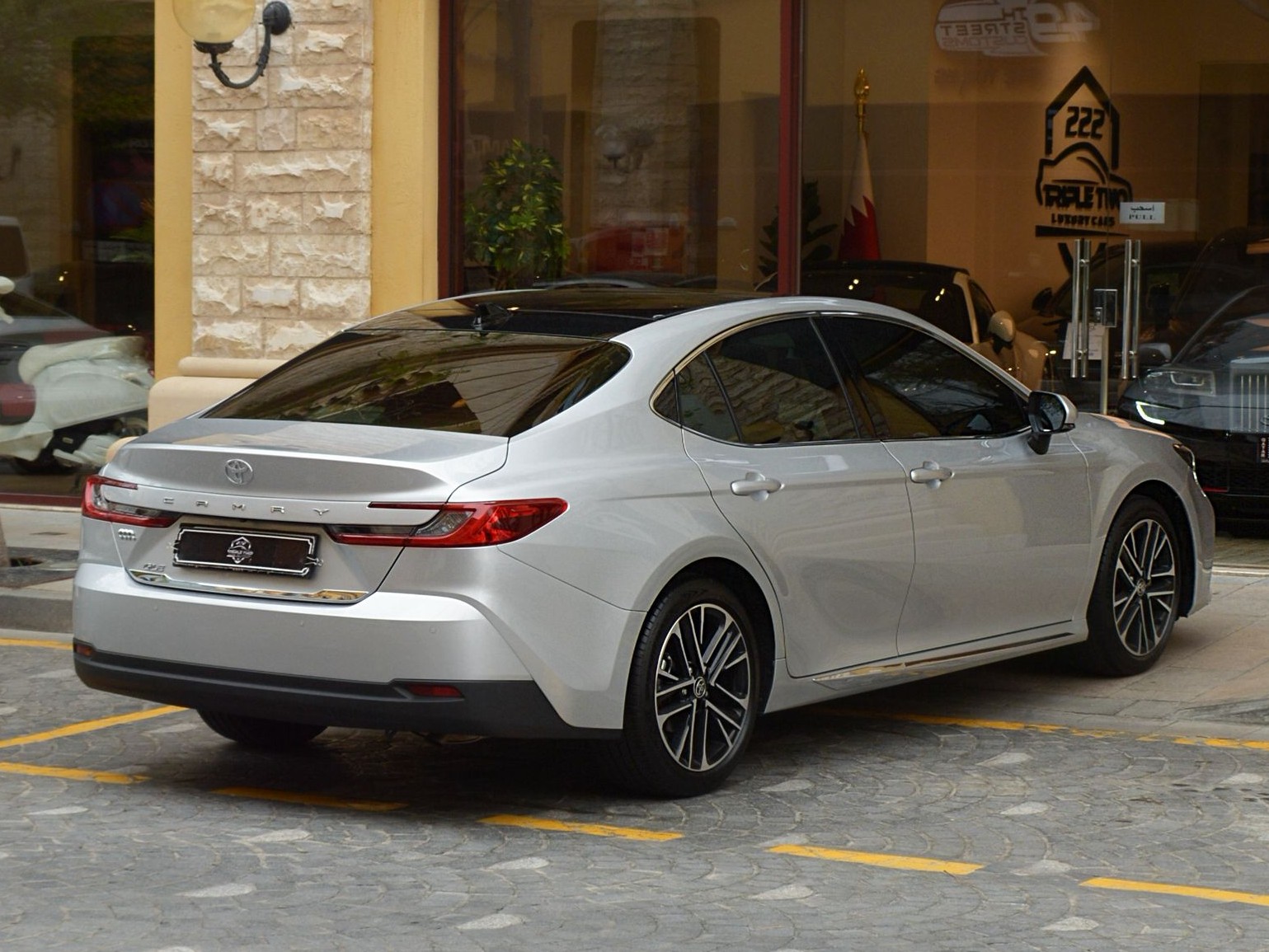 Toyota Camry GLE 2025 - Image 4