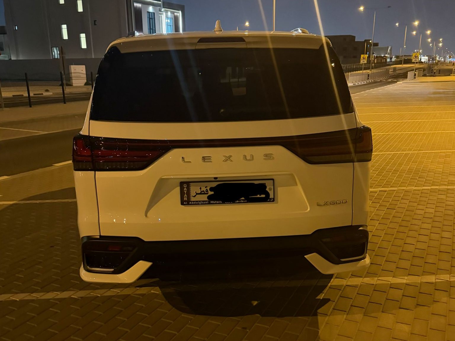 Lexus LX 600  F-Sport 2025 - Image 4