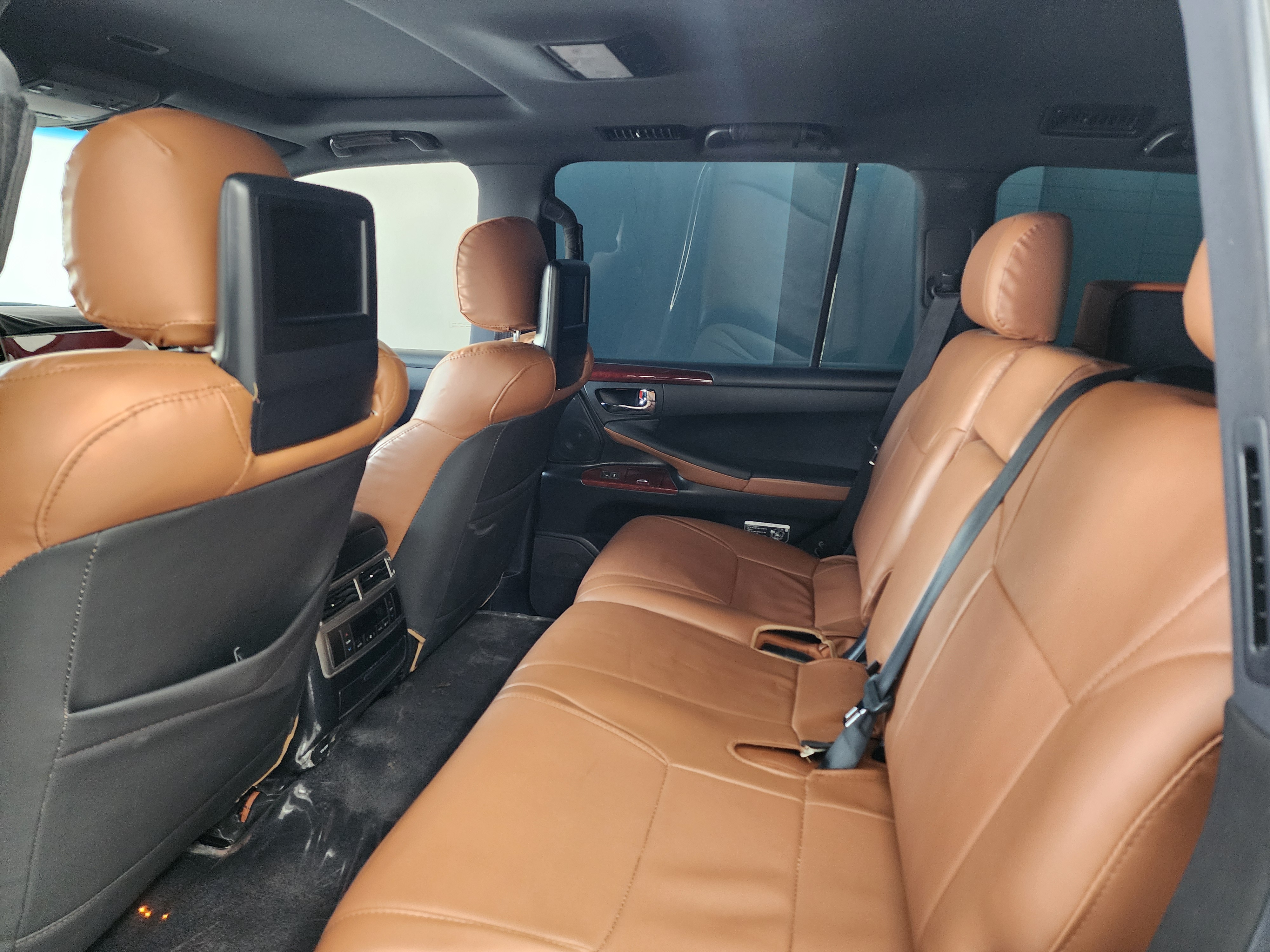 Lexus LX 570 S - Image 4