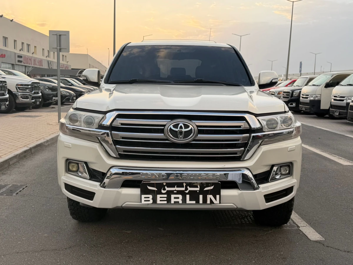 Toyota Land Cruiser GXR v8 2017