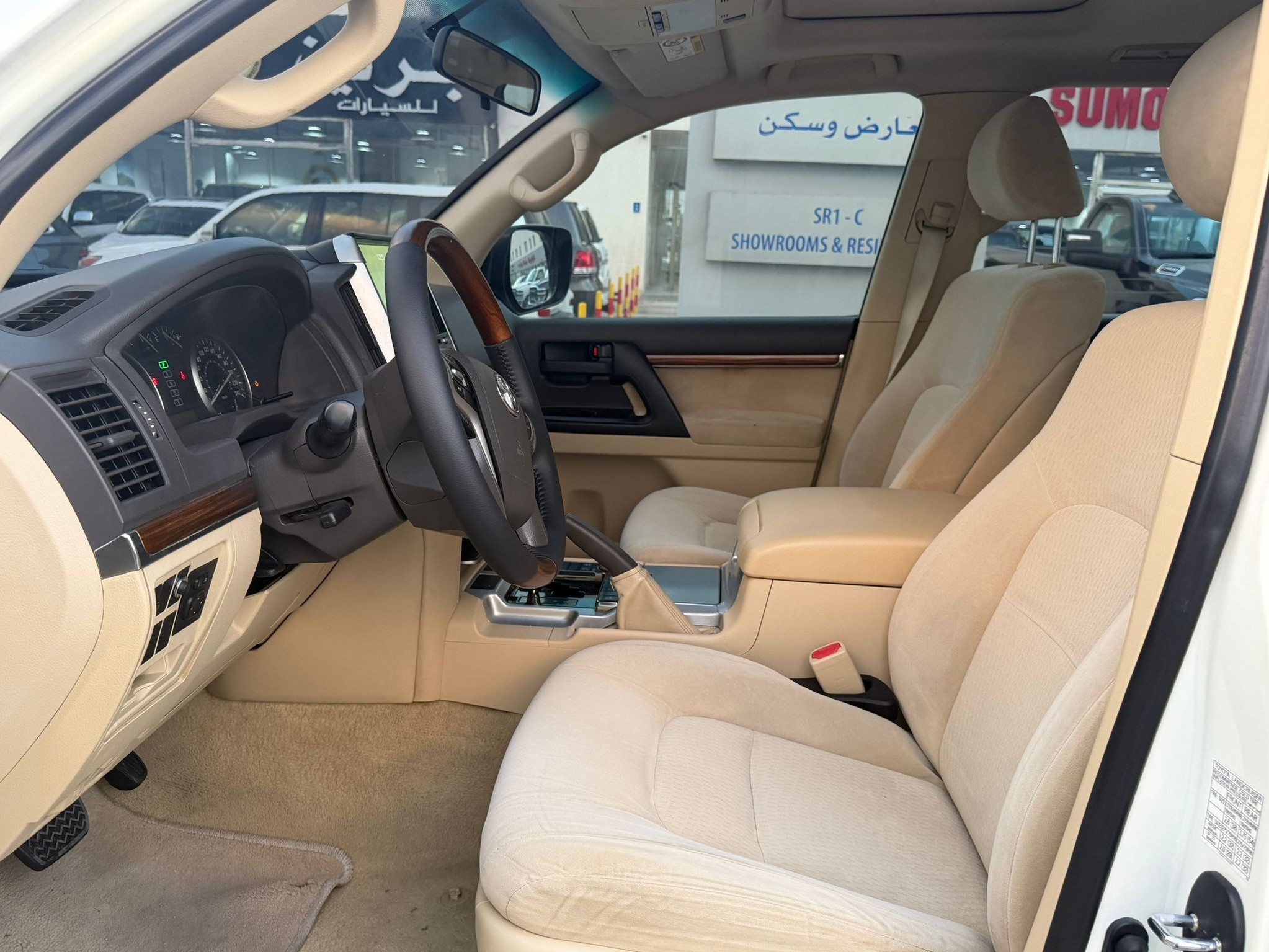 Toyota Land Cruiser GXR v8 2017 - Image 2