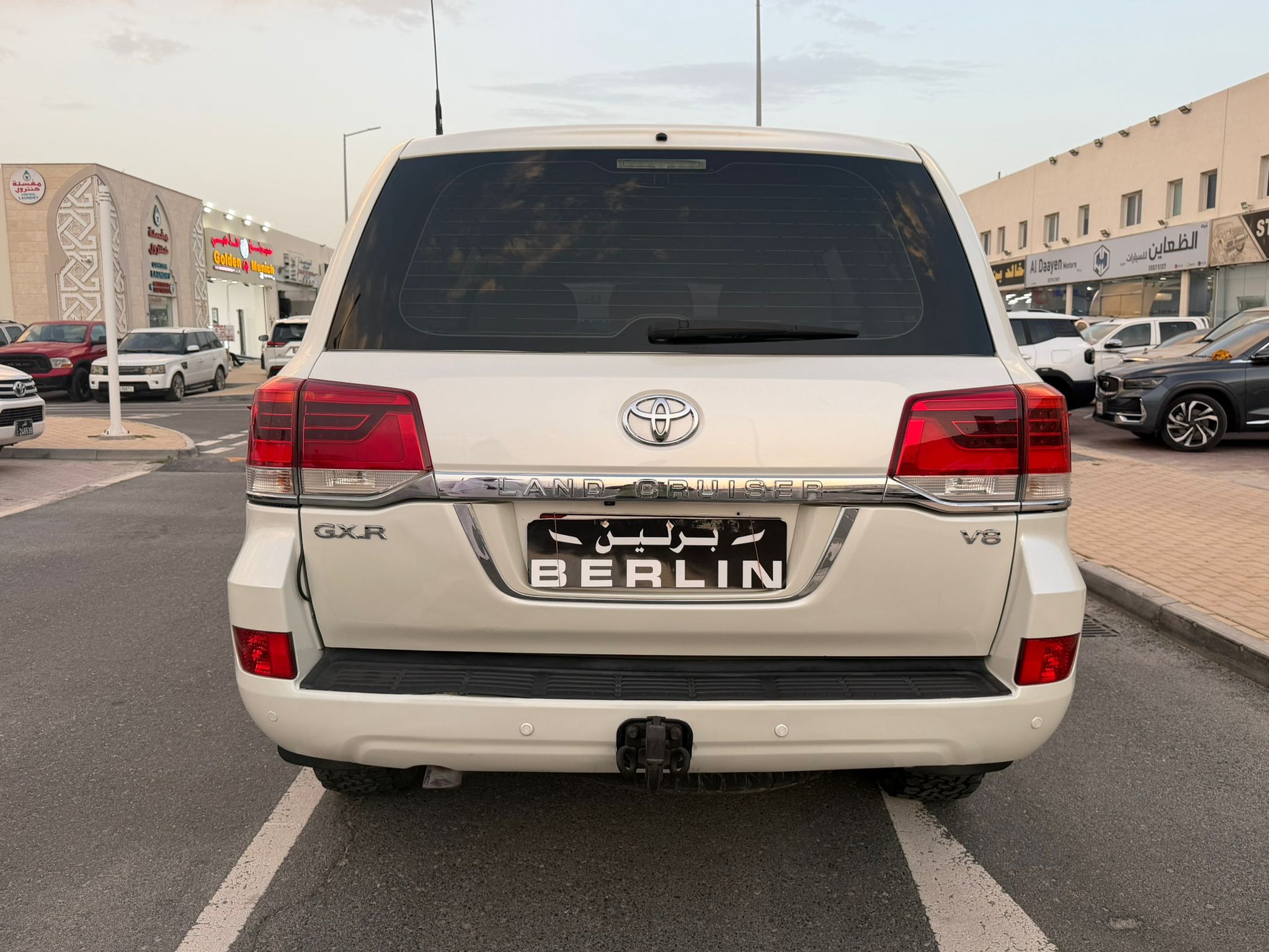 Toyota Land Cruiser GXR v8 2017 - Image 4