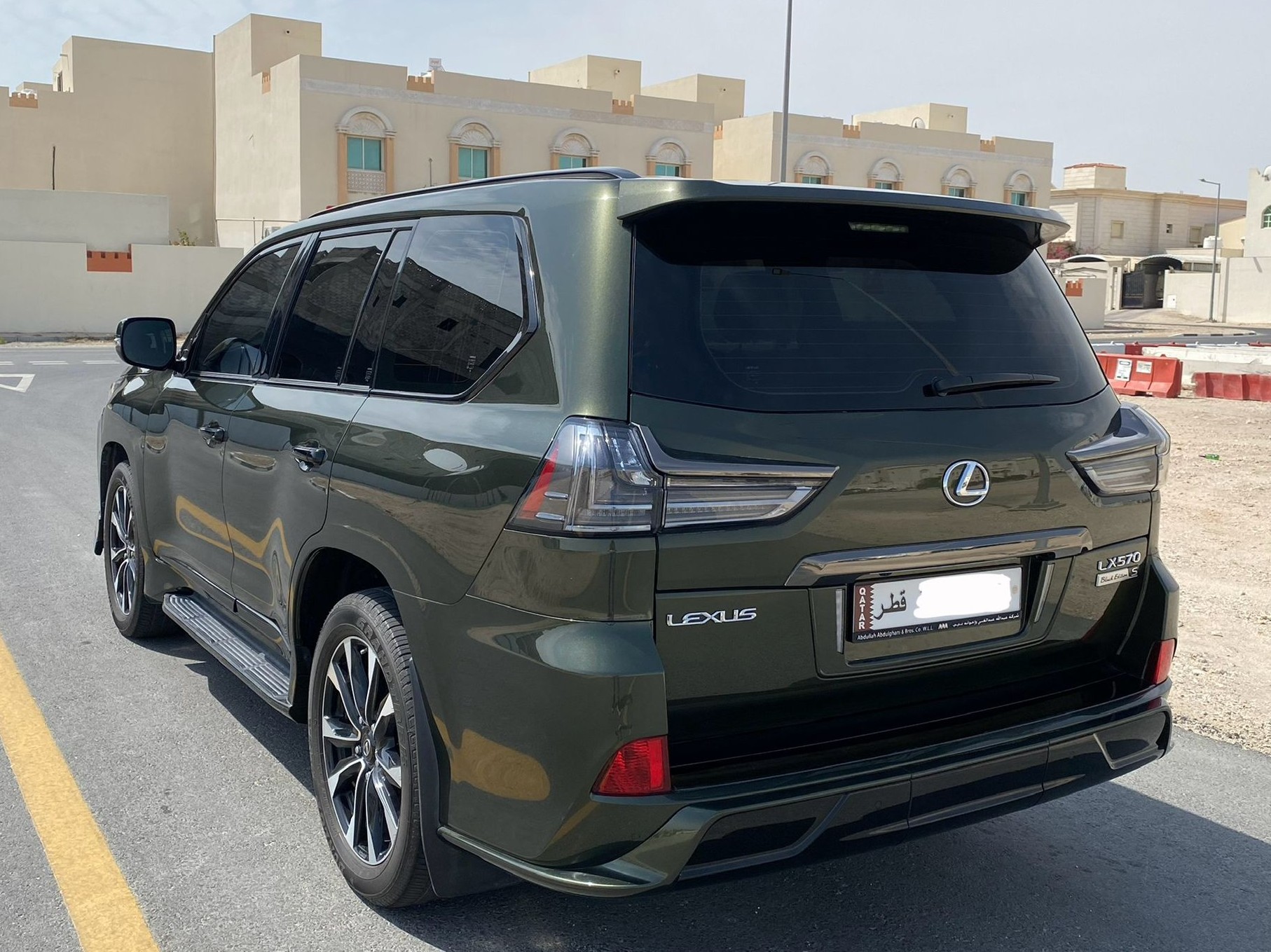 Lexus LX 570 S Black Edition 2021 - Image 4