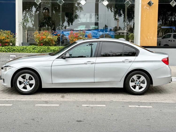 BMW 3-Series 320 i 2014 - Image 3