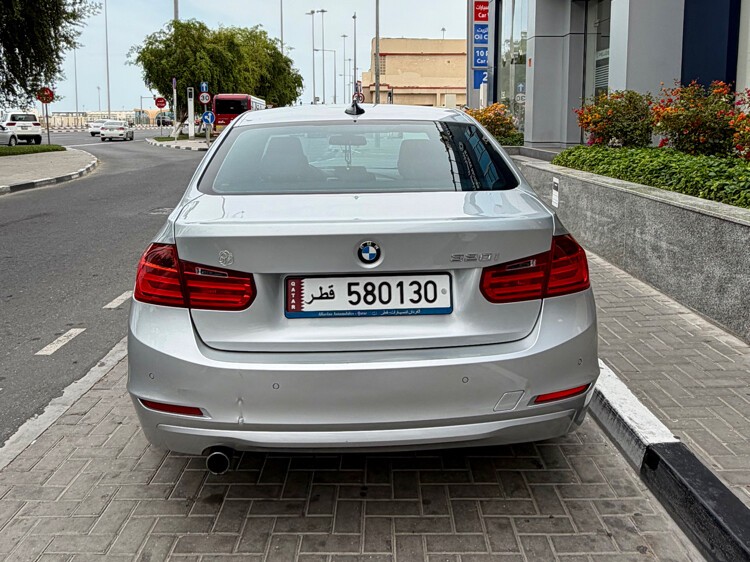 BMW 3-Series 320 i 2014 - Image 4