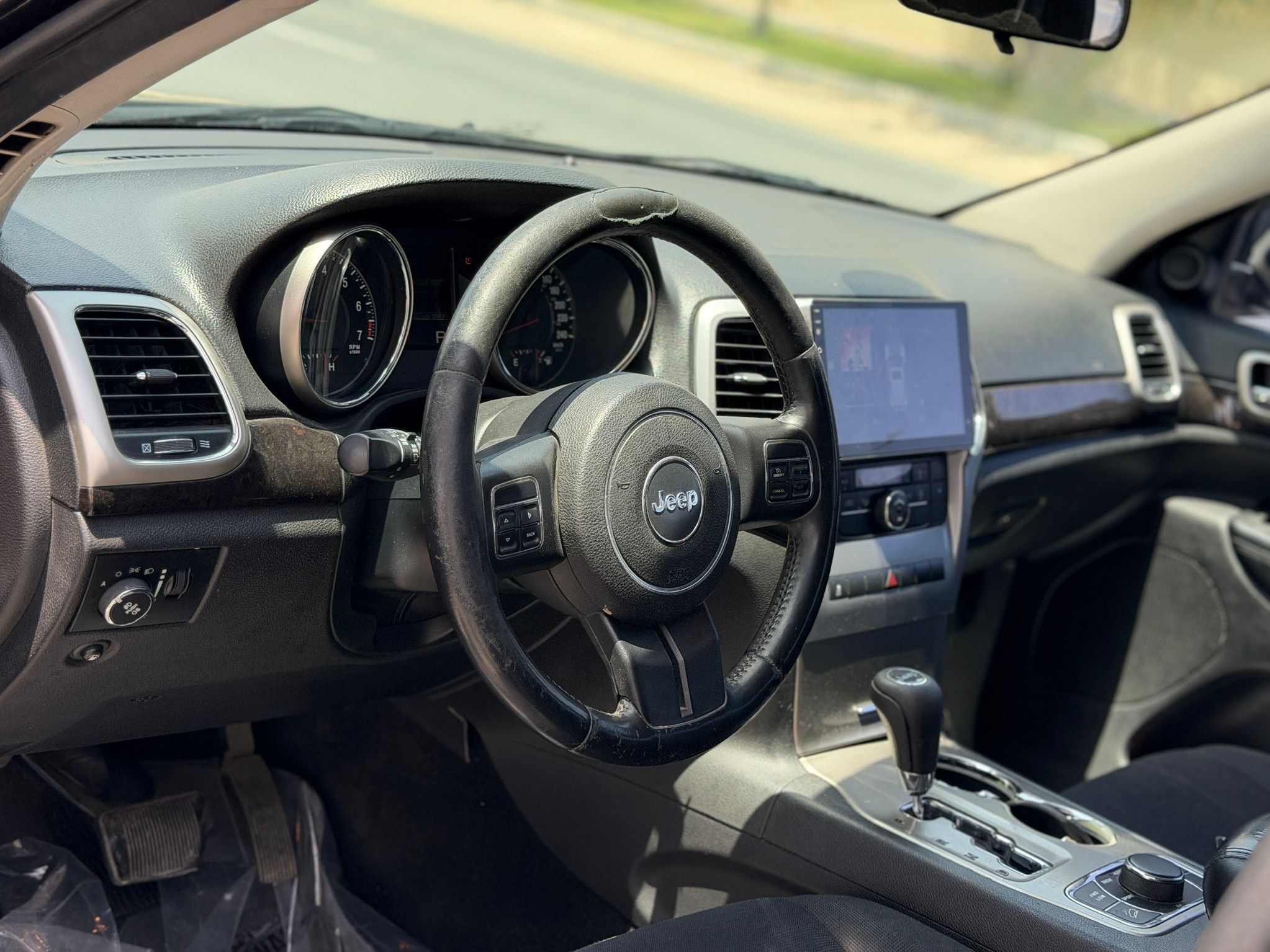Jeep Grand Cherokee Laredo 2013 — photo 11 for sale in Qatar