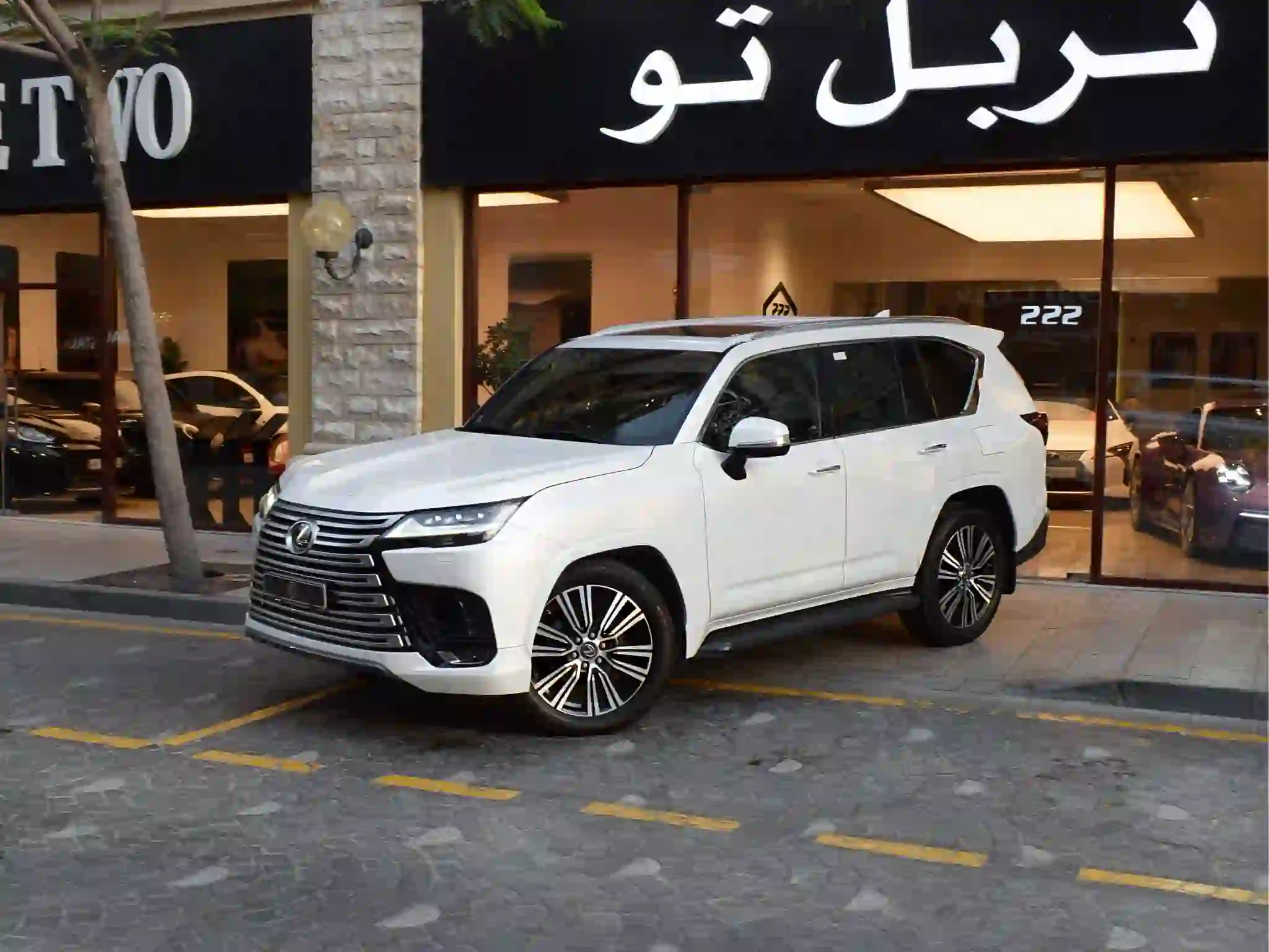 Lexus LX 600 2022 - Image 2