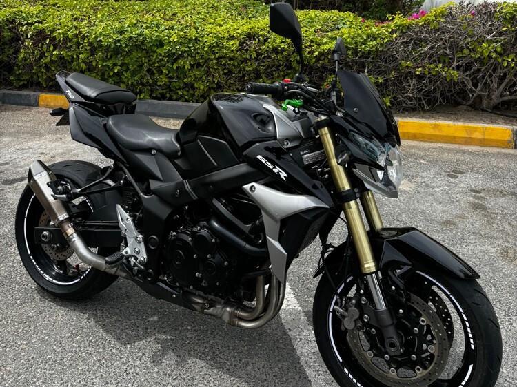Suzuki GSR 750  2014 - Image 2