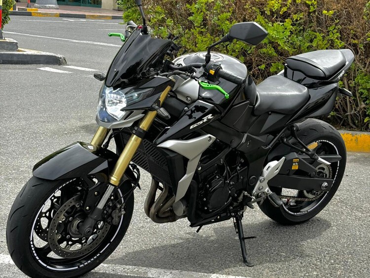 Suzuki GSR 750  2014 - Image 3