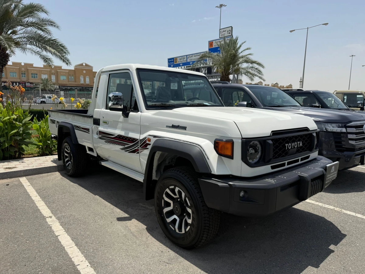 Toyota Land Cruiser LX 2026