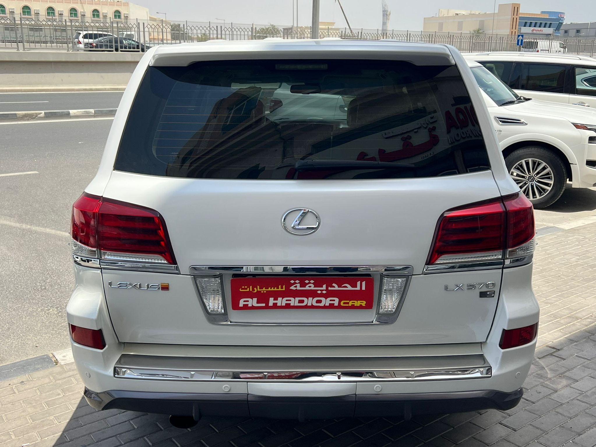 Lexus LX 570 S 2012 - Image 4
