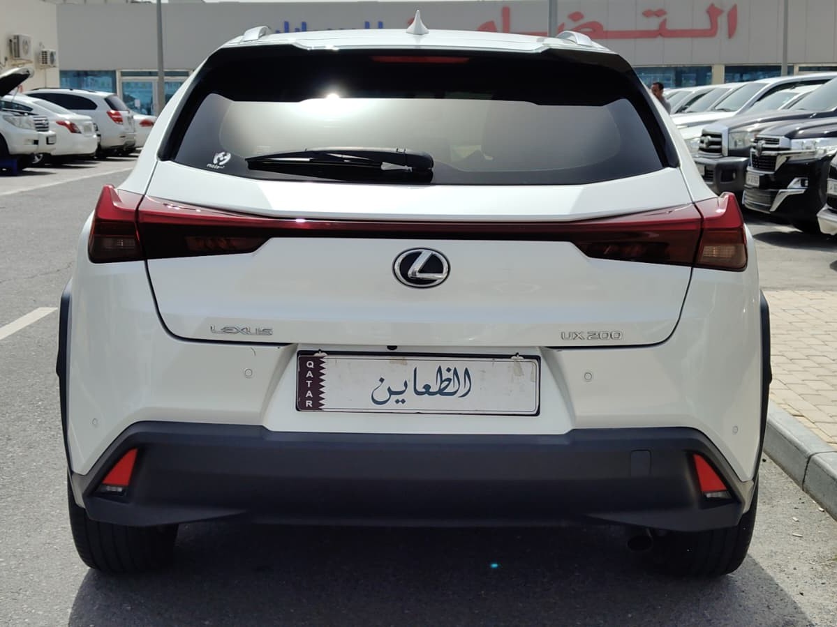 Lexus UX 200 2023 - Image 2