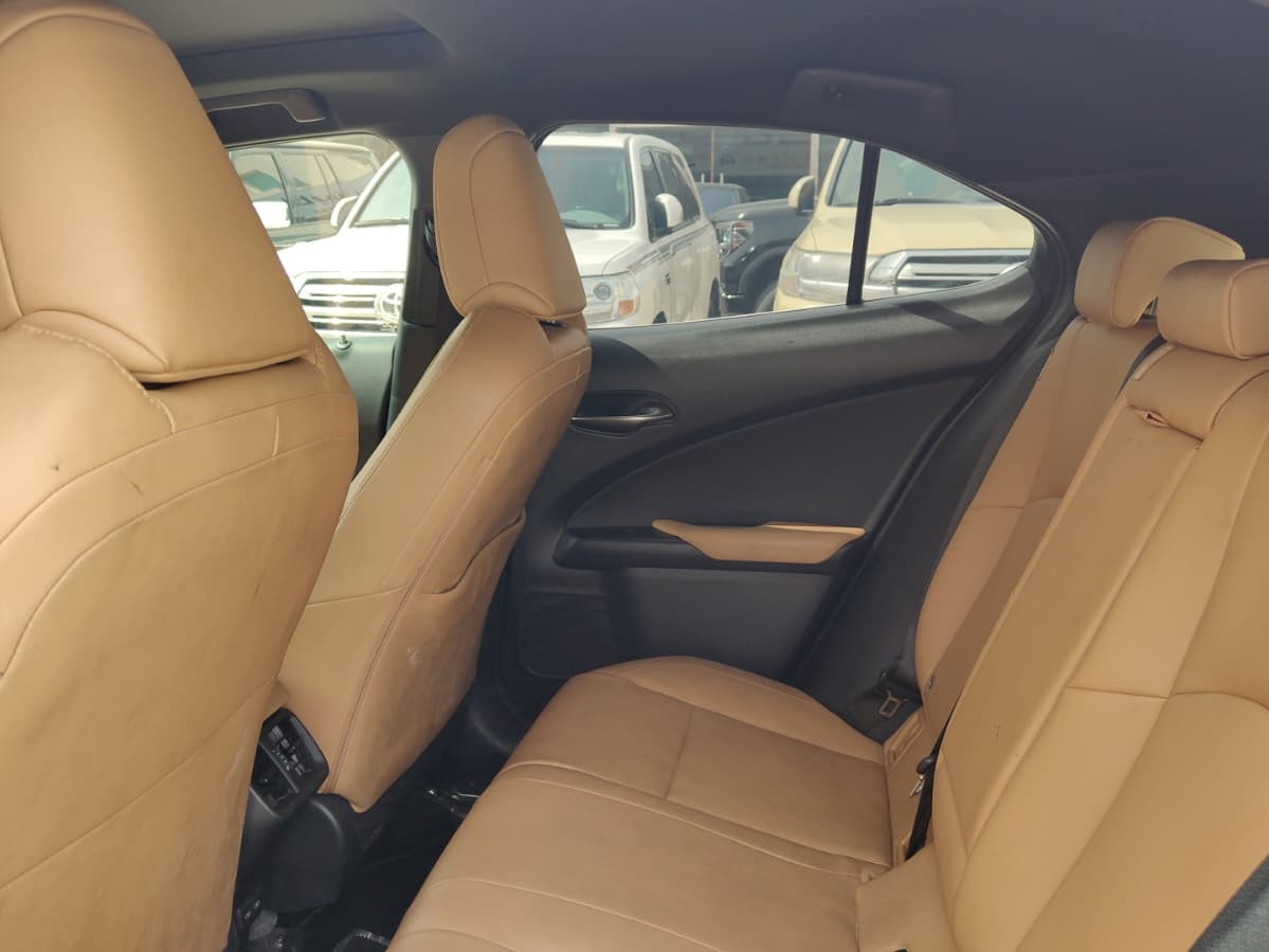 Lexus UX 200 2023 - Image 3