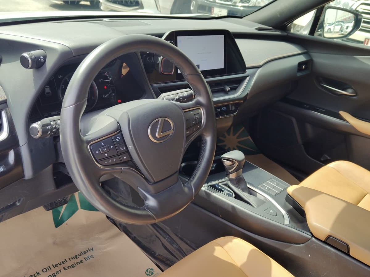 Lexus UX 200 2023 - Image 4