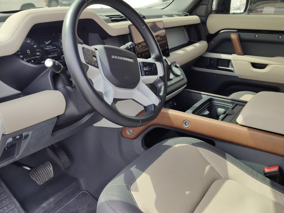Land Rover Defender X Dynamic 2023 - Image 2