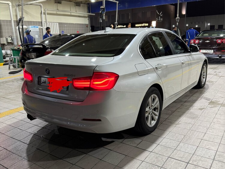 BMW 3-Series 320 i 2016 - Image 3