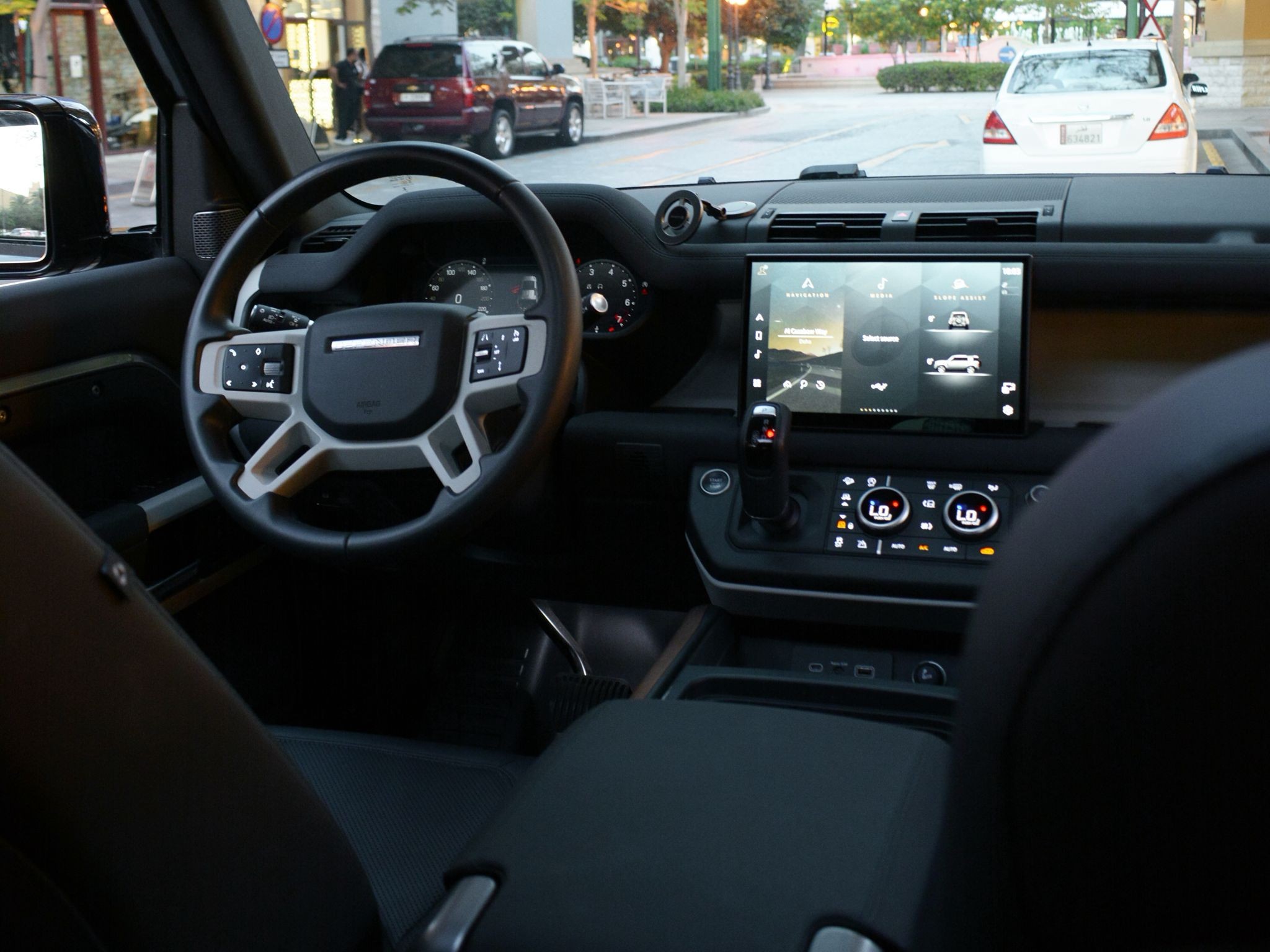 Land Rover Defender 110 HSE 2023 - Image 3