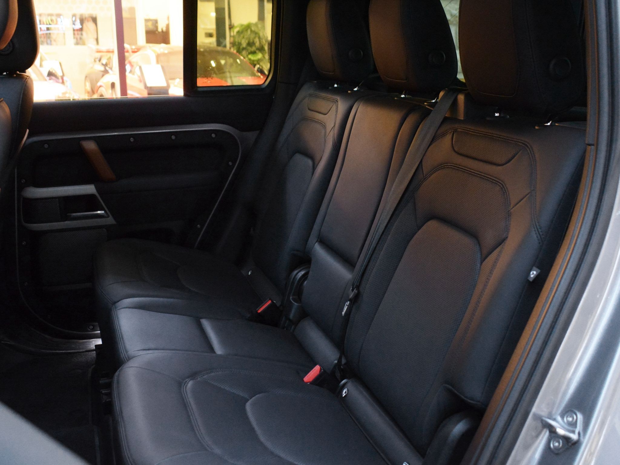 Land Rover Defender 110 HSE 2023 - Image 4