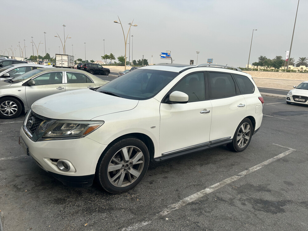 Nissan Pathfinder SE 2014 - Image 2