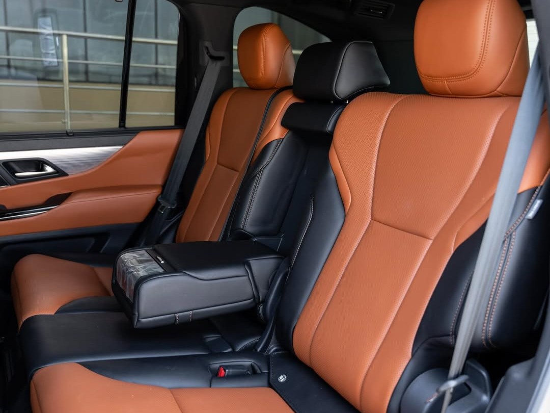 Lexus LX 600  F-Sport 2024 - Image 4