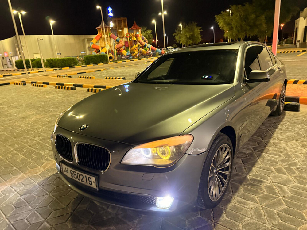 BMW 7-Series 730 Li 2011
