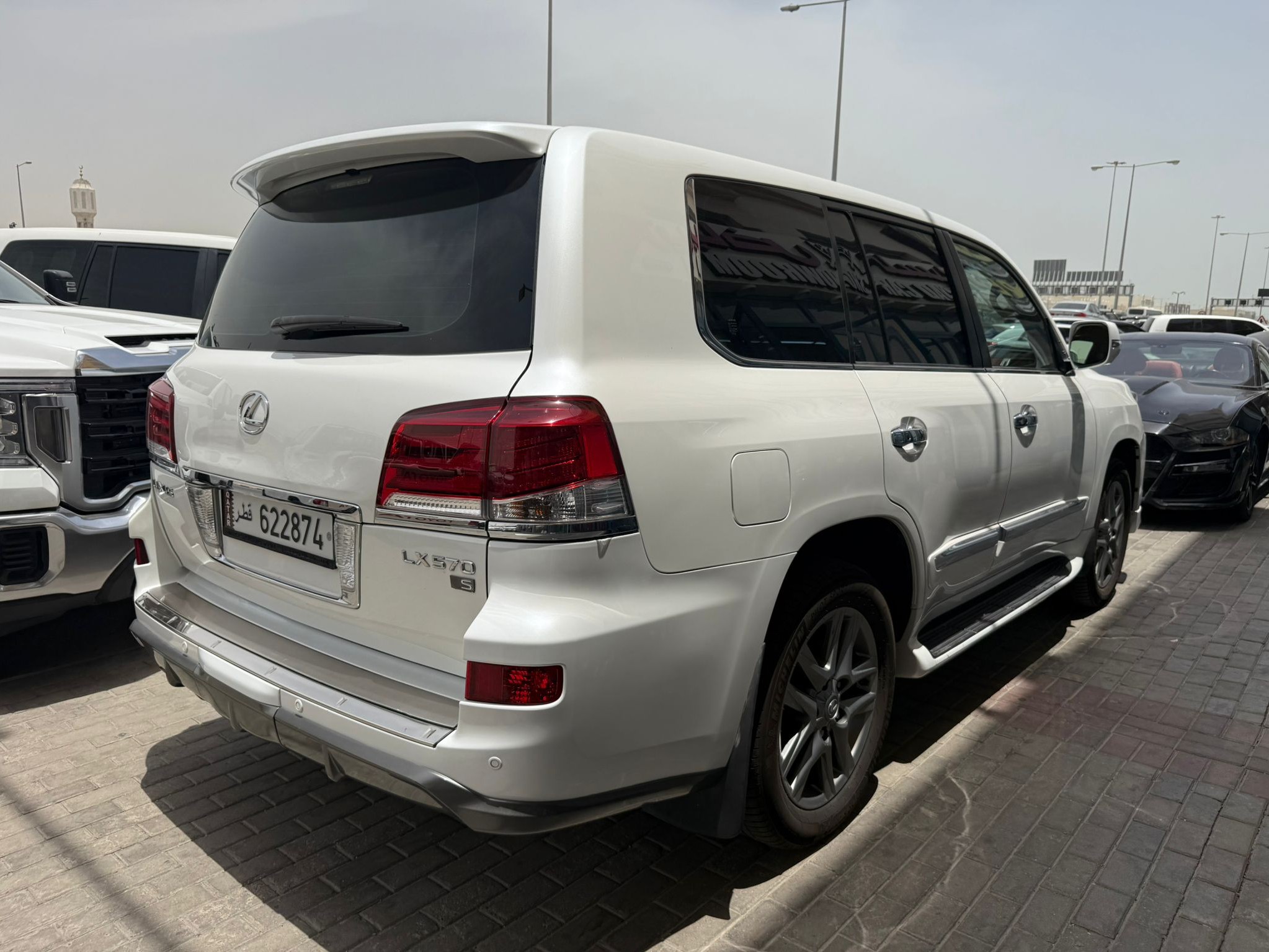 Lexus LX 570 S 2015 - Image 4