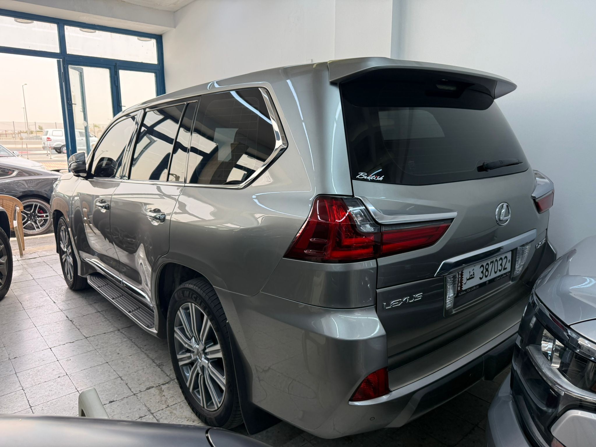 Lexus LX 570 2017 - Image 2