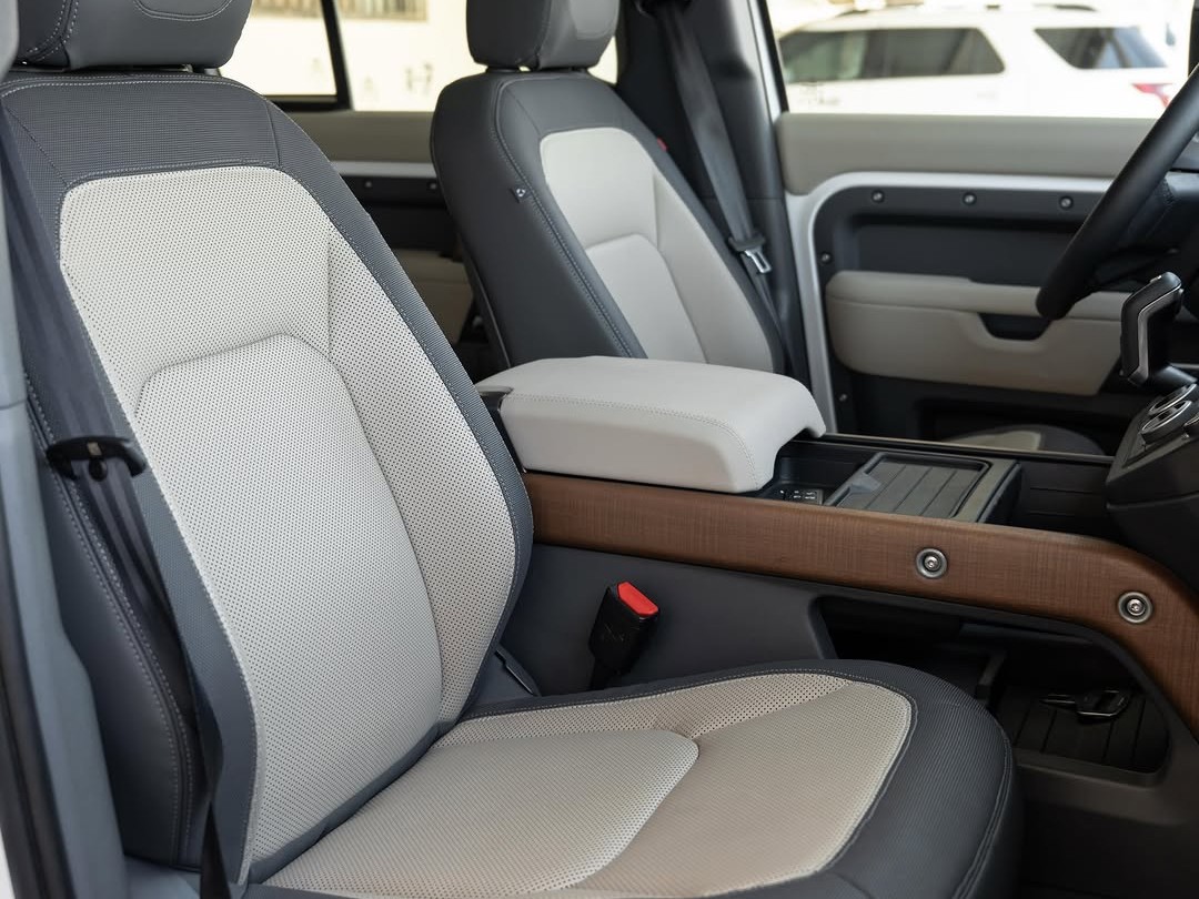 Land Rover Defender X Dynamic 2023 - Image 4