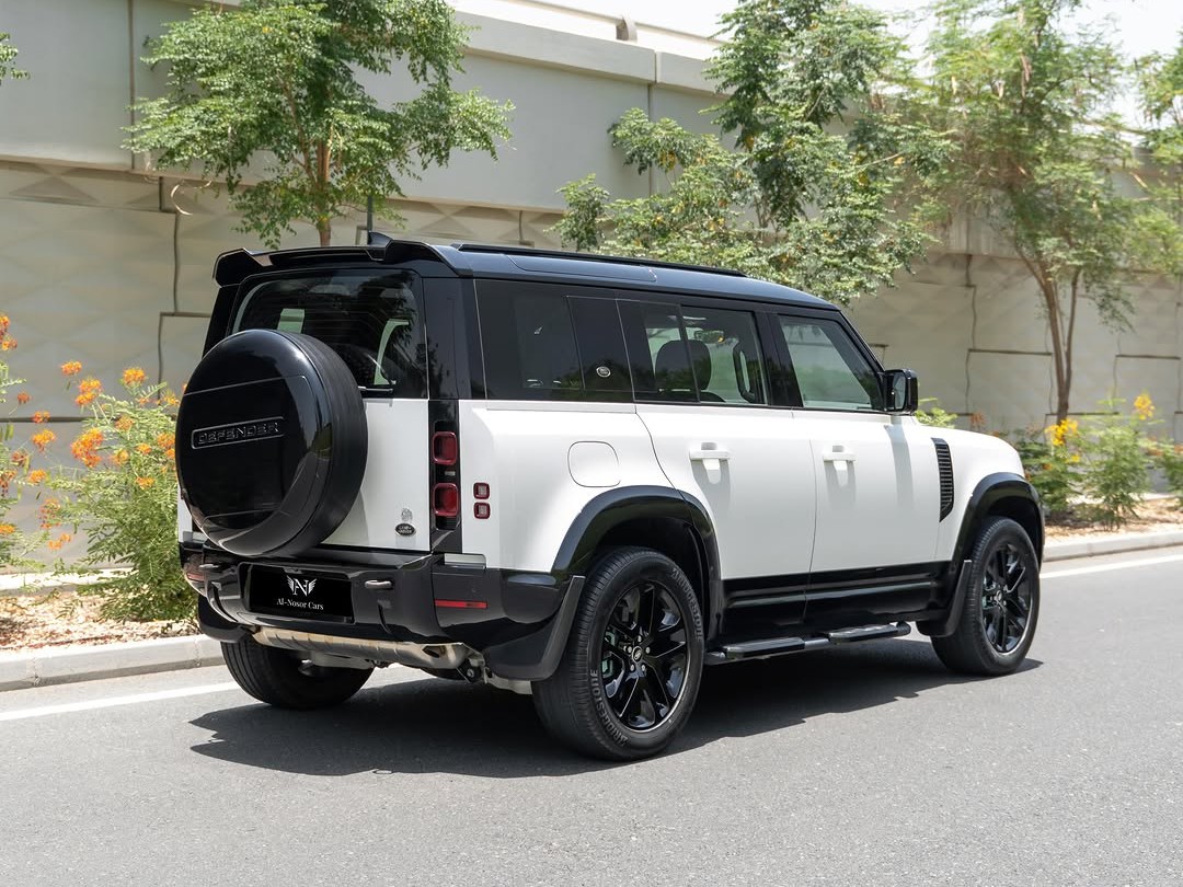 Land Rover Defender X Dynamic 2023 - Image 3