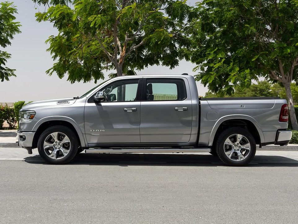 Dodge Ram Laramie 2021 - Image 2