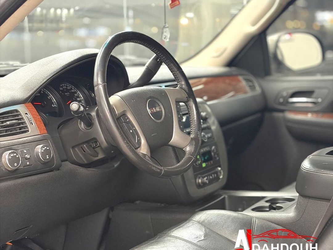 GMC Yukon 2008 - Image 2