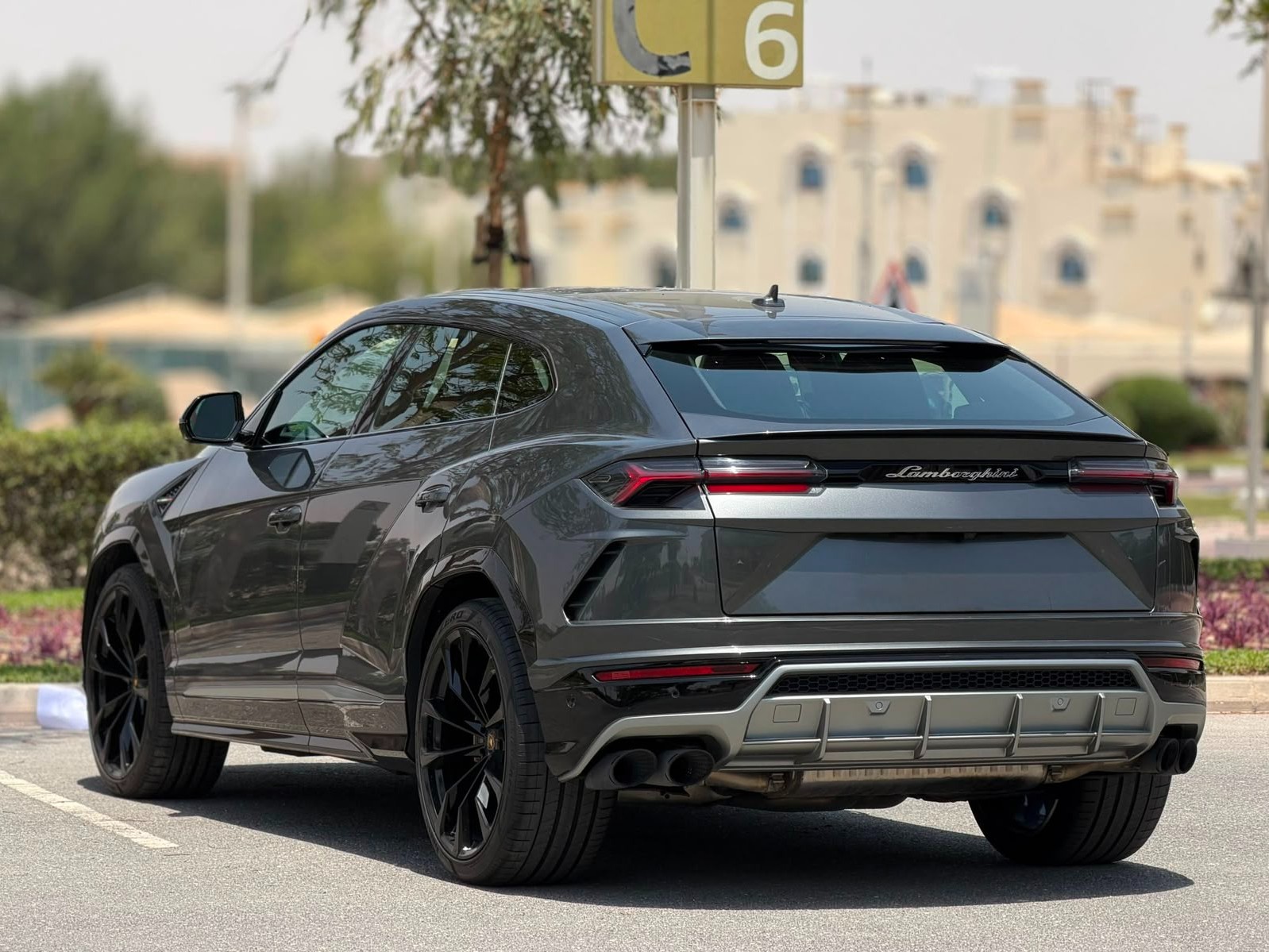 Lamborghini Urus 2020 - Image 2