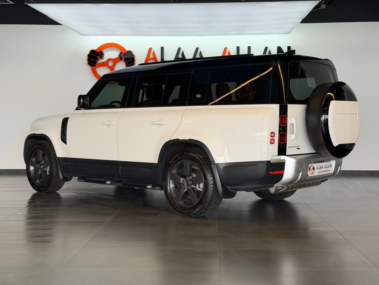 Land Rover Defender 2023 - Image 4