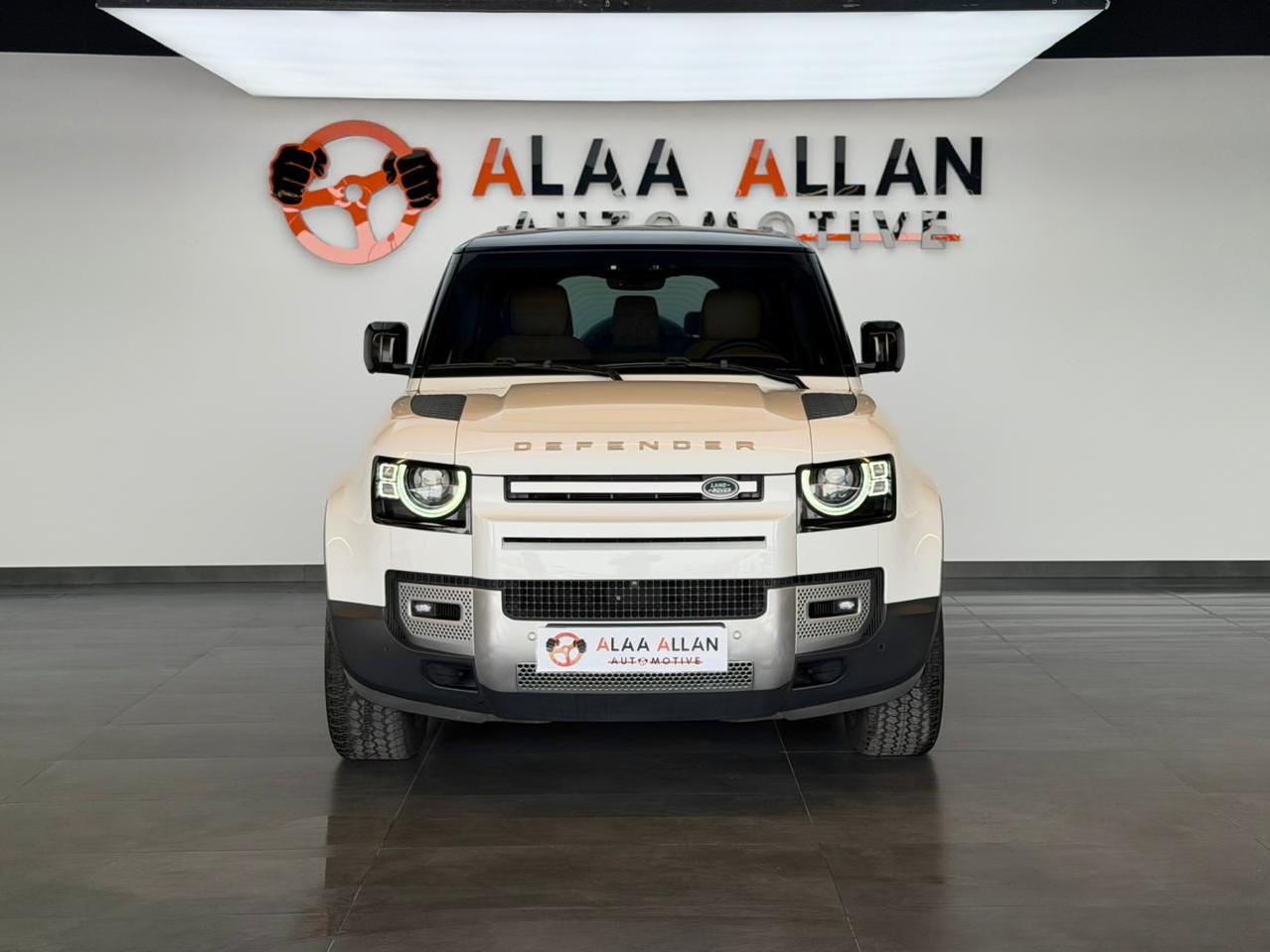 Land Rover Defender 2023 - Image 2