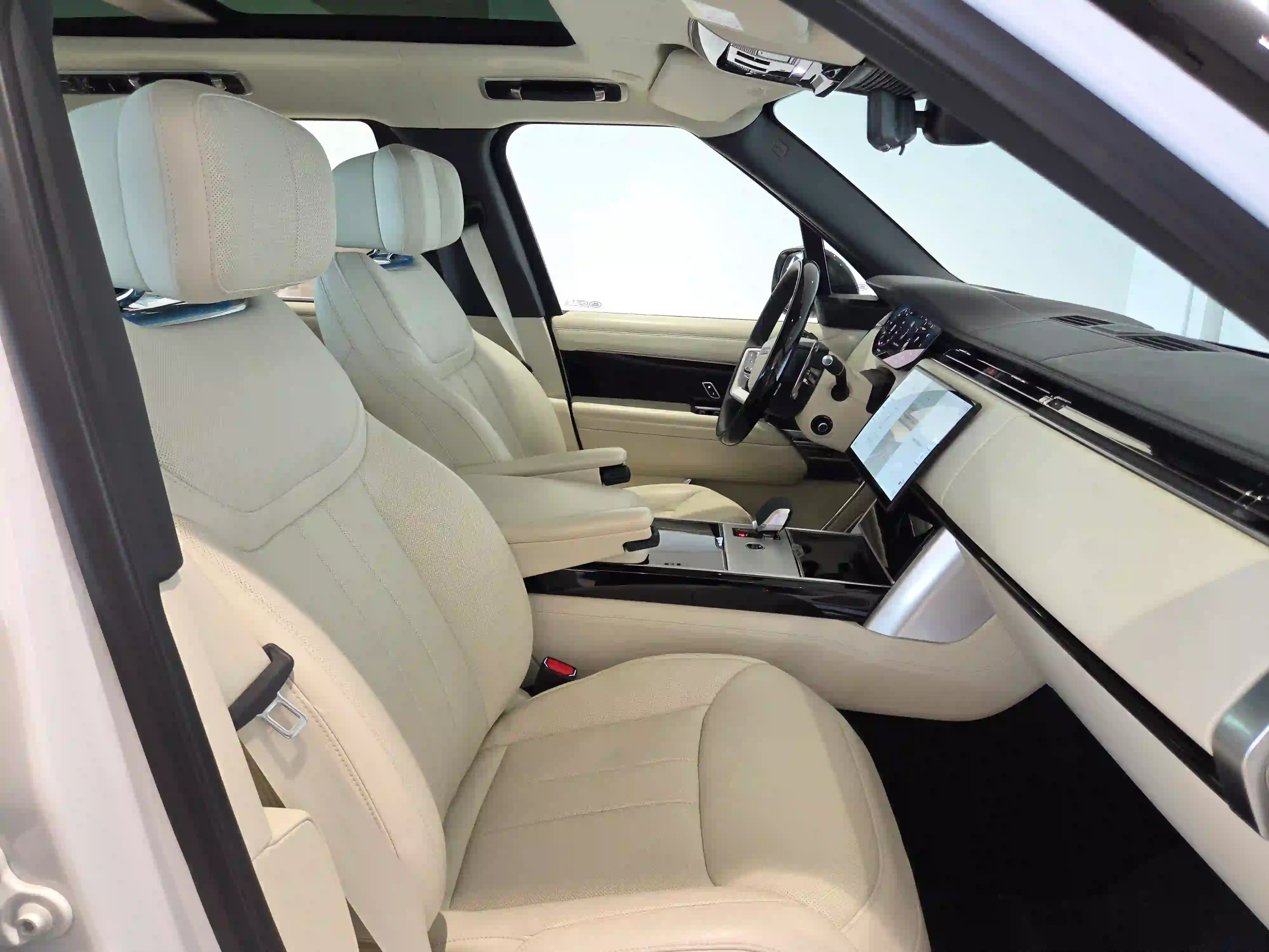 Land Rover Range Rover 4.4 V8 Autobiography 2025 — photo 10 for sale in Qatar