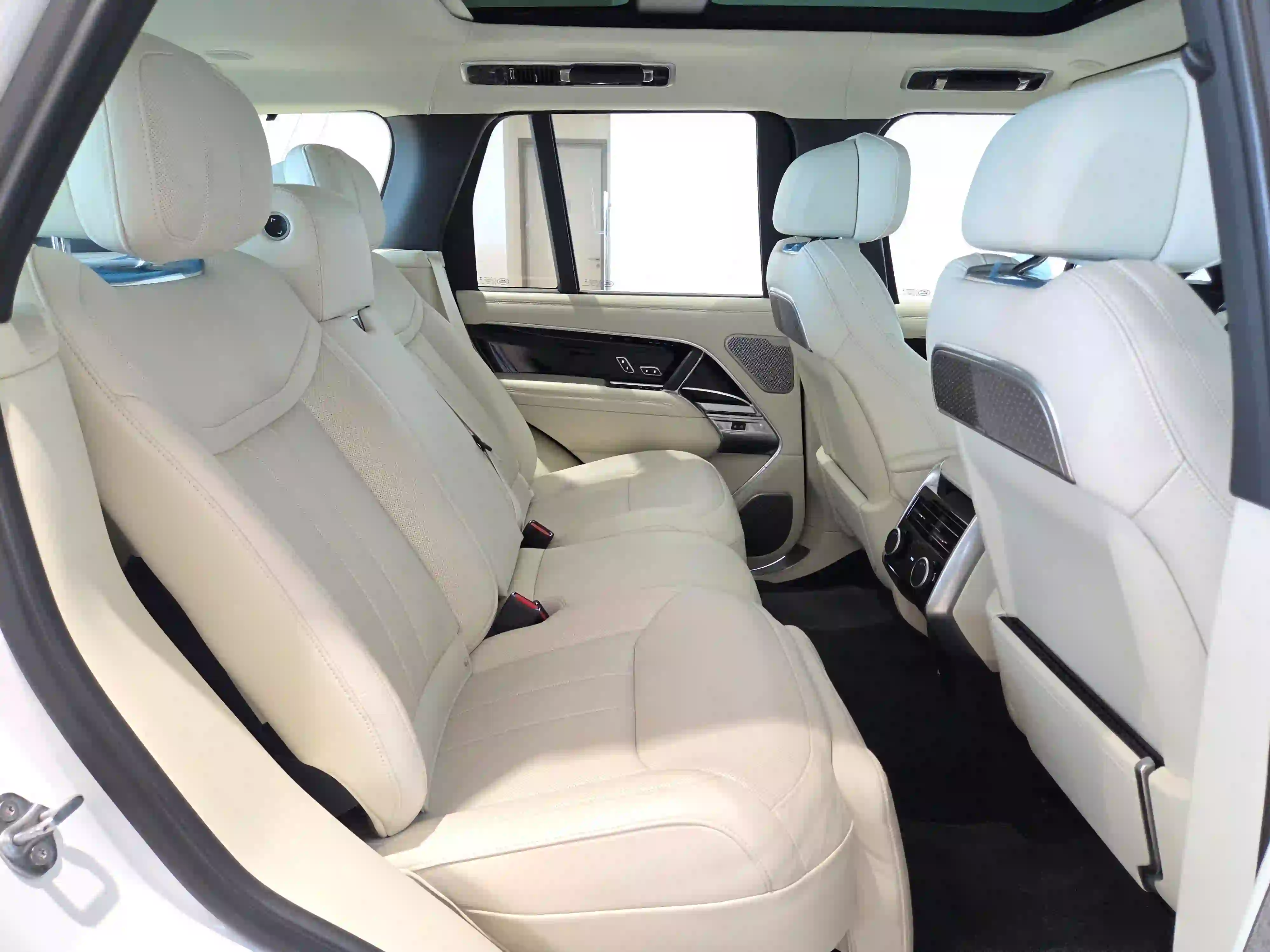 Land Rover Range Rover 4.4 V8 Autobiography 2025 — photo 11 for sale in Qatar