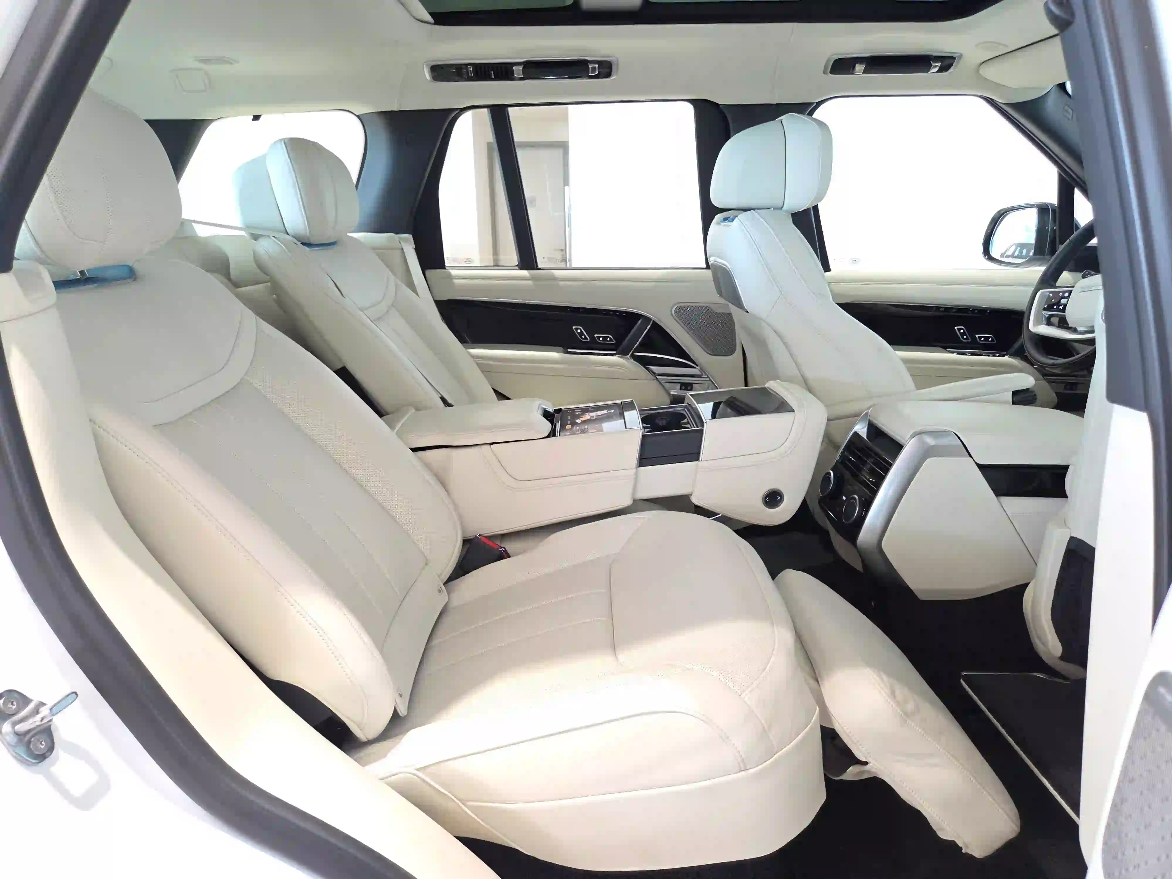 Land Rover Range Rover 4.4 V8 Autobiography 2025 — photo 12 for sale in Qatar