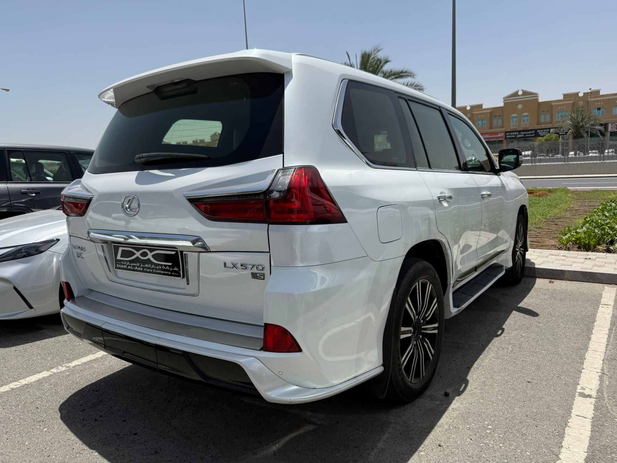 Lexus LX 570 S 2018 - Image 4