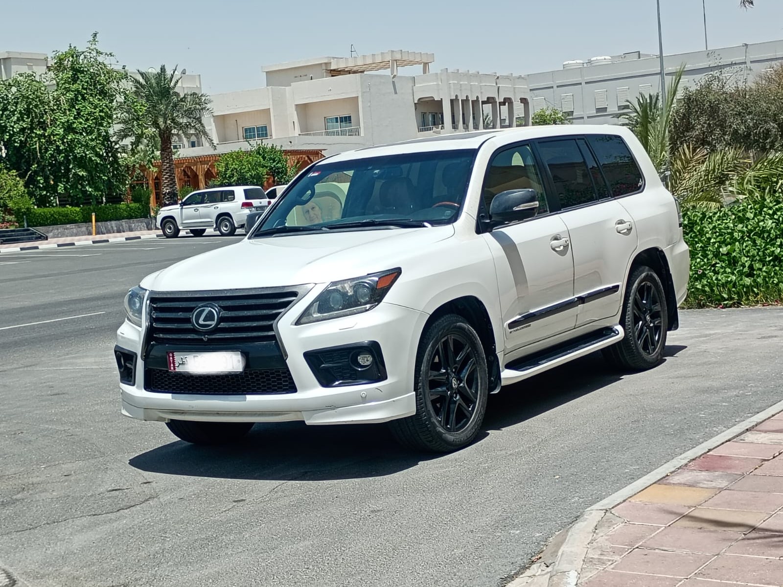 Lexus LX 570 2014 - Image 3