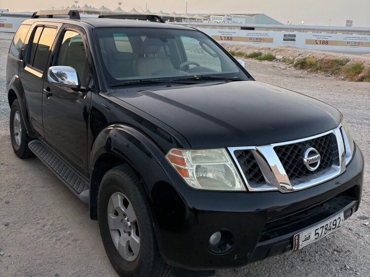 Nissan Pathfinder SE 2010